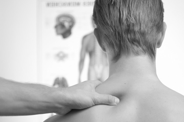 A nyaki gerinc herniája - a tünetek, a kezelés típusai